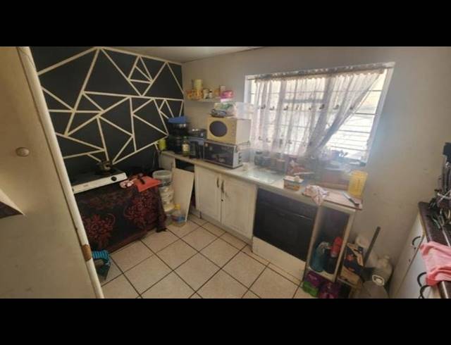 4 BEDROOM HOUSE FOR SALE IN KEMPTON PARK WEST